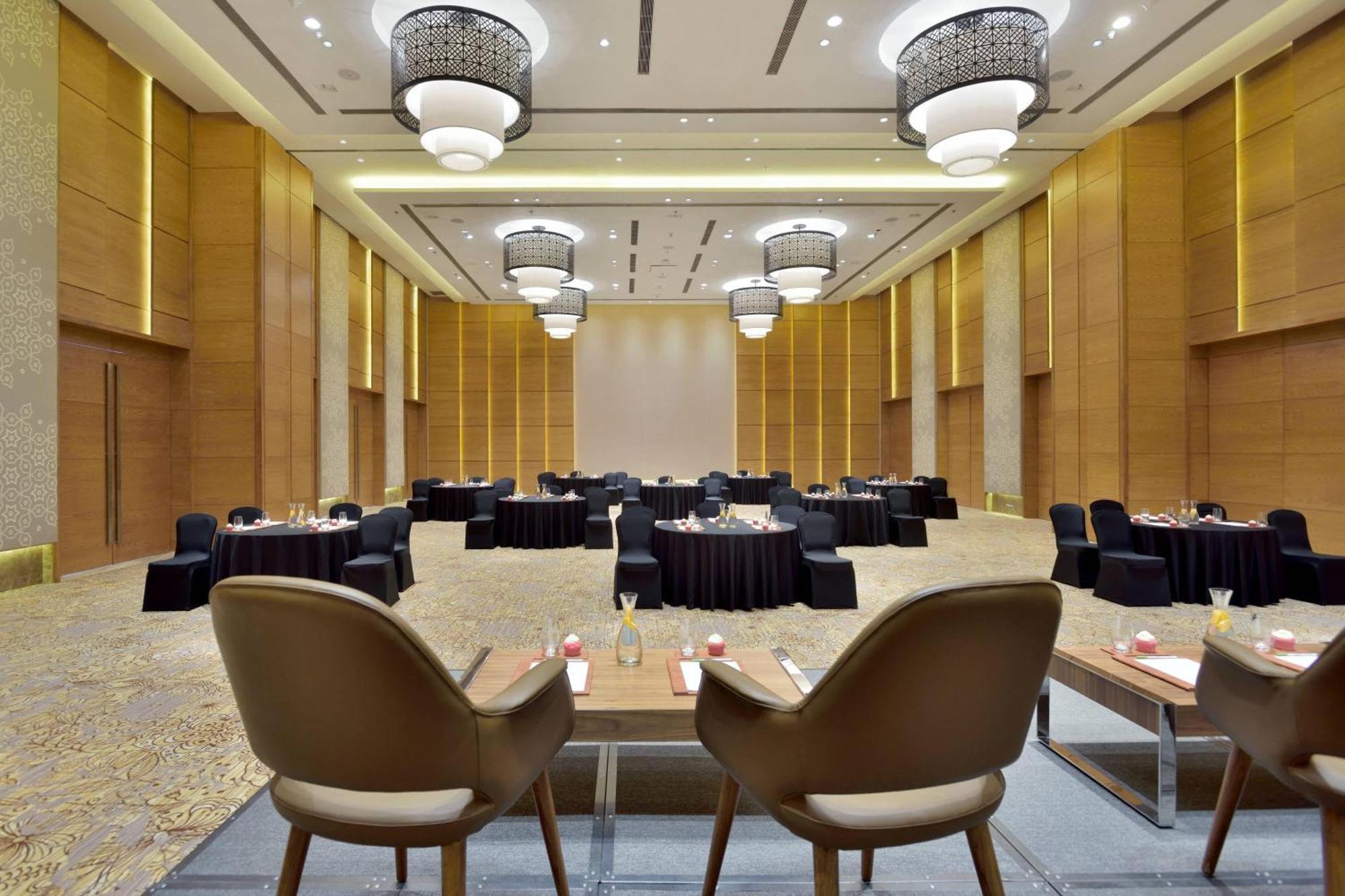 Courtyard By Marriott Raipur Hotel Exterior photo