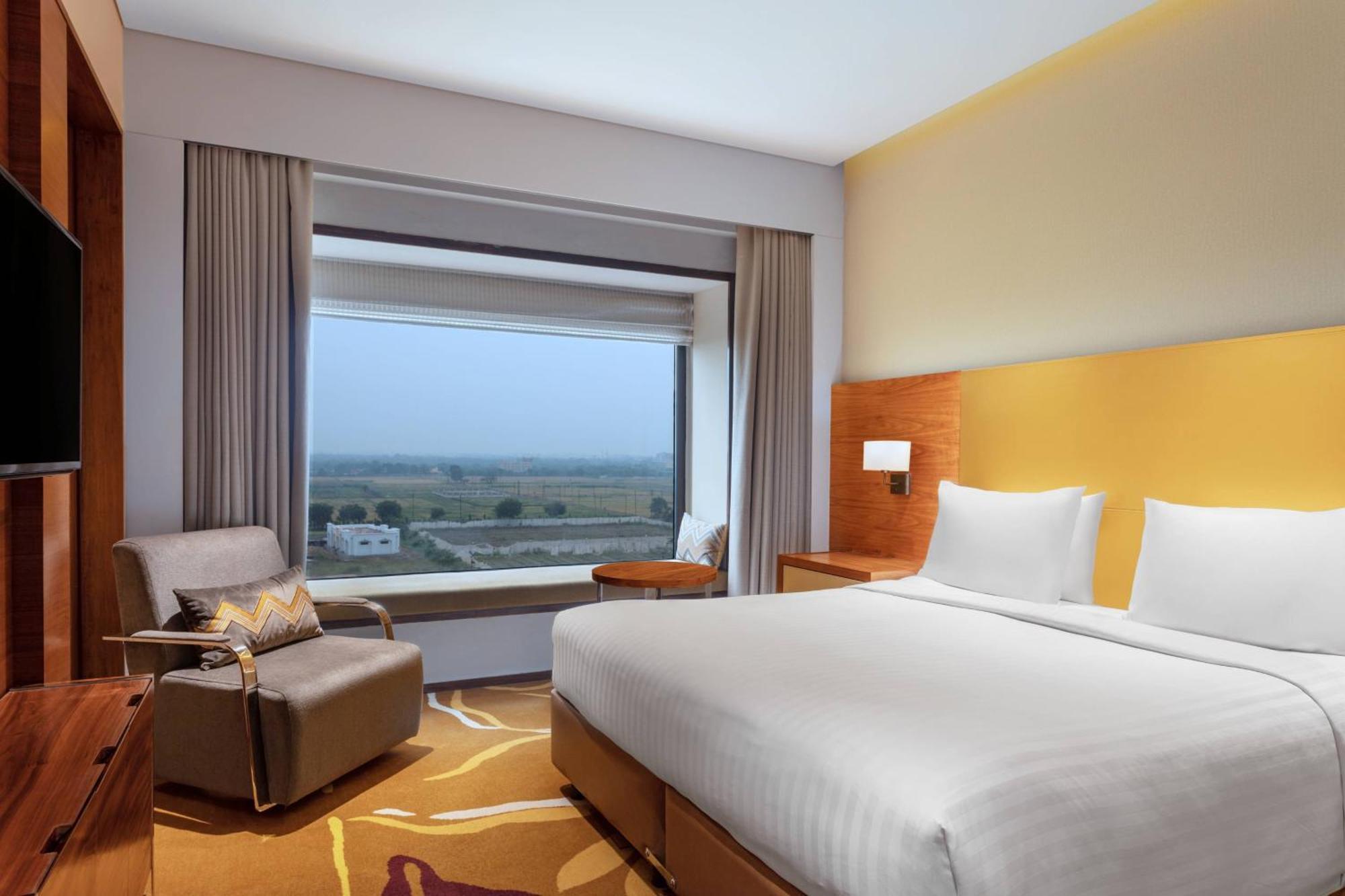 Courtyard By Marriott Raipur Hotel Exterior photo