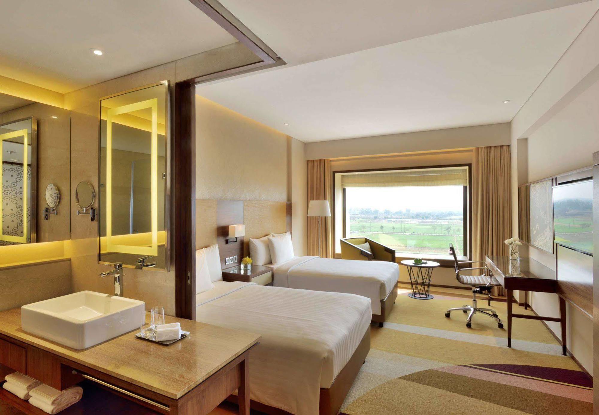 Courtyard By Marriott Raipur Hotel Exterior photo