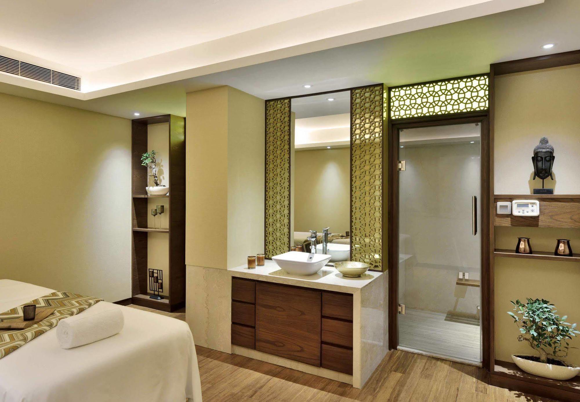 Courtyard By Marriott Raipur Hotel Exterior photo