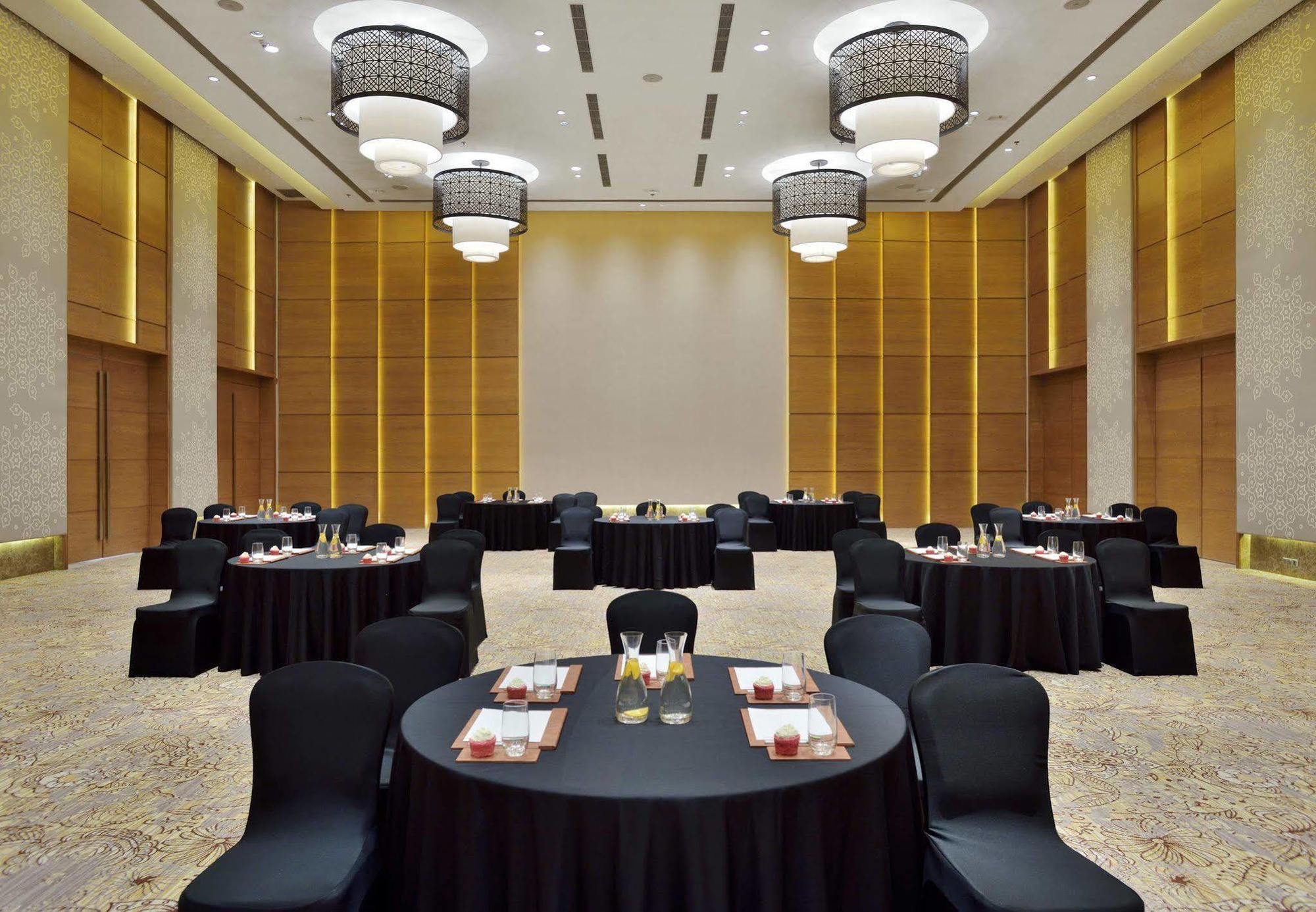 Courtyard By Marriott Raipur Hotel Exterior photo