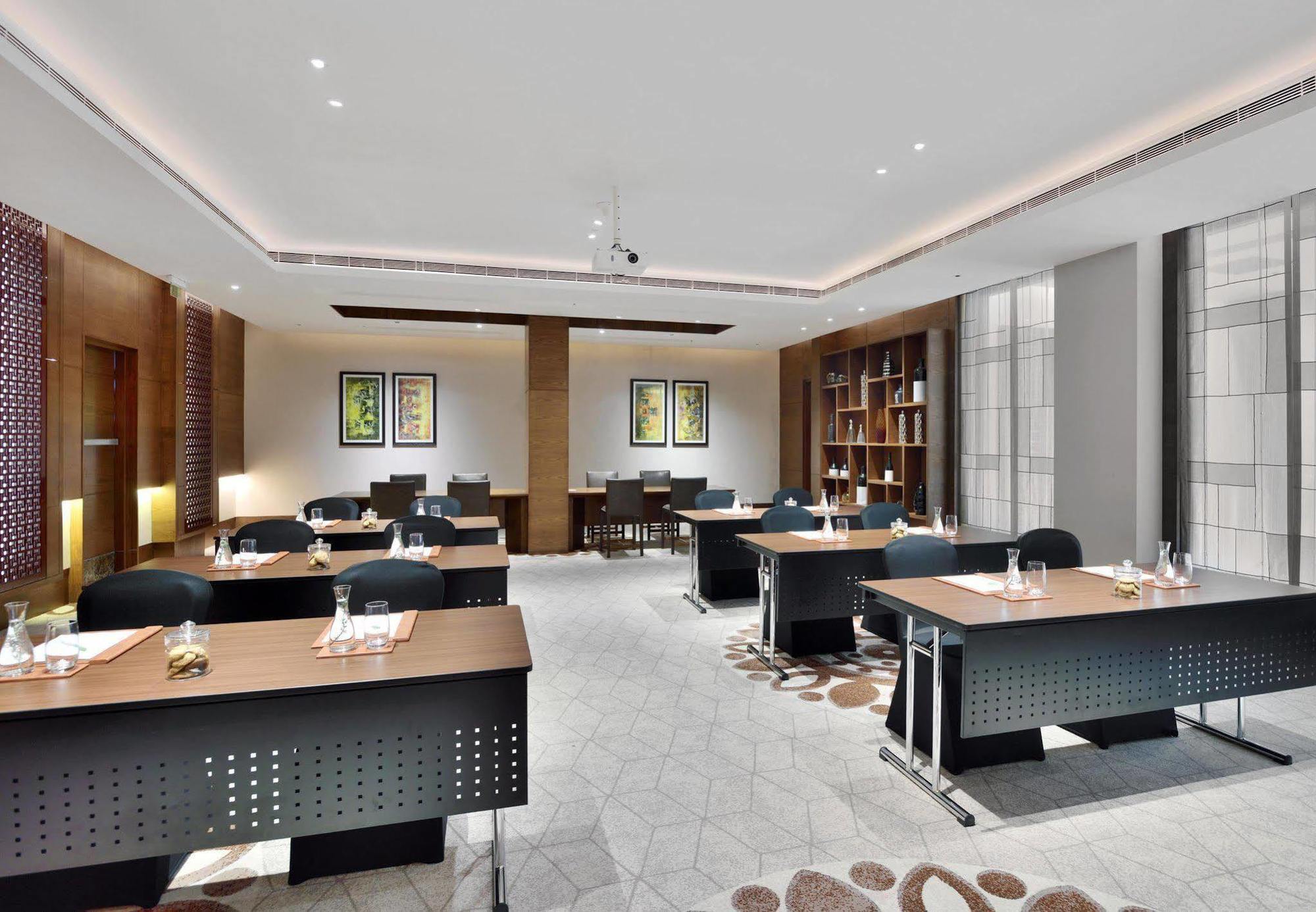 Courtyard By Marriott Raipur Hotel Exterior photo